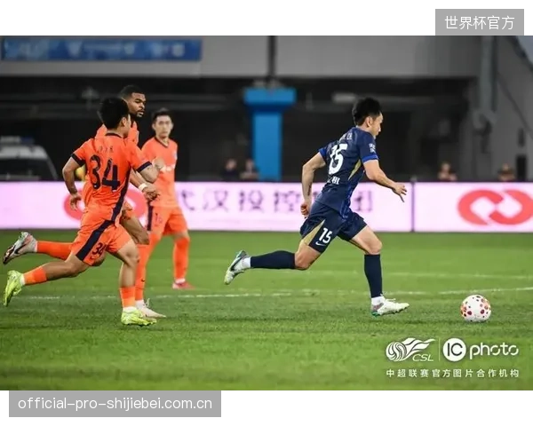 武汉三镇虽整体战绩不佳,但前锋卡迪斯以12粒进球领跑射手榜彰显个人能力。 武汉三镇虽整体战绩不佳,但前锋卡迪斯以12粒进球领跑射手榜彰显个人能力。